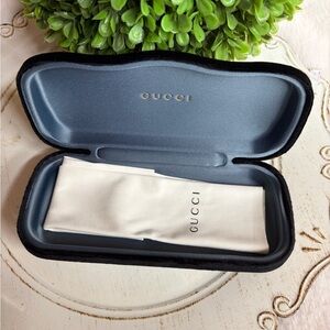 Gucci Black Velvet Eyewear Case with Cleaning Cloth